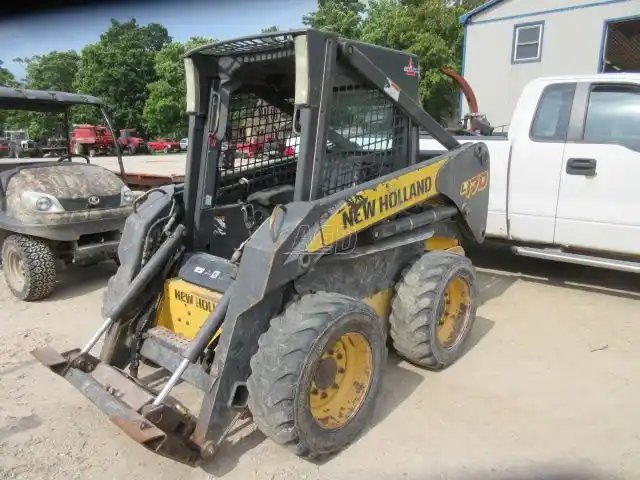 2008 New Holland L170 chargeuse à direction à glissement
