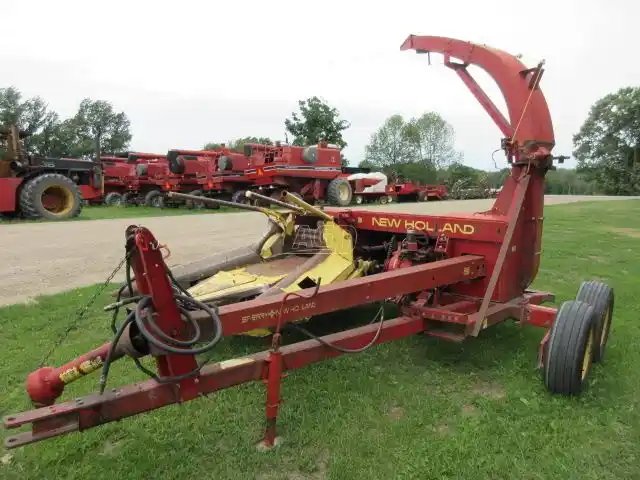 New Holland 890 Fourragère