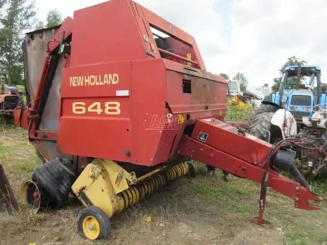 New Holland 648 Presse à Balle Ronde