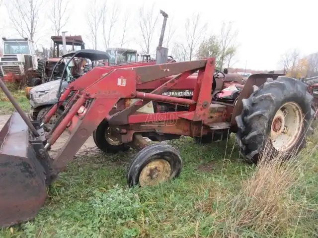 International Harvester 684 Tracteur