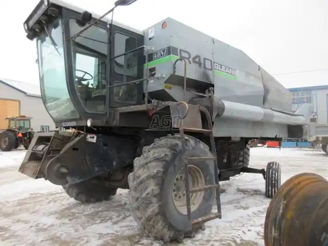 1988 Gleaner R40 Batteuse