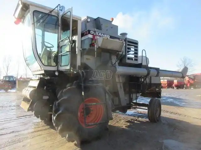1985 Gleaner F3 Batteuse