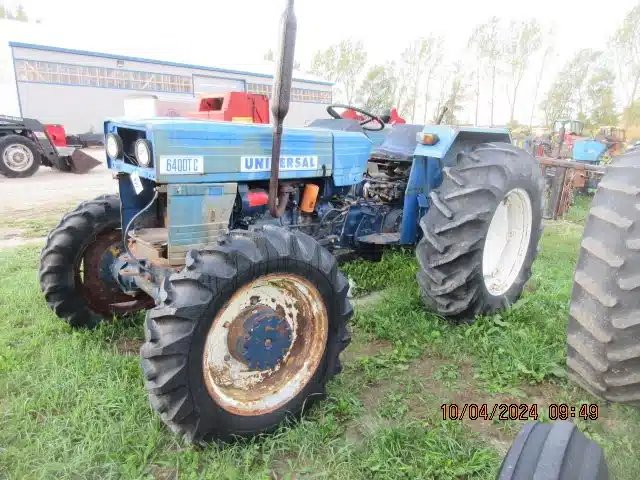 Universal 640 DTC Tracteur