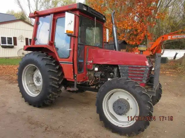 Universal 643 DT Tracteur