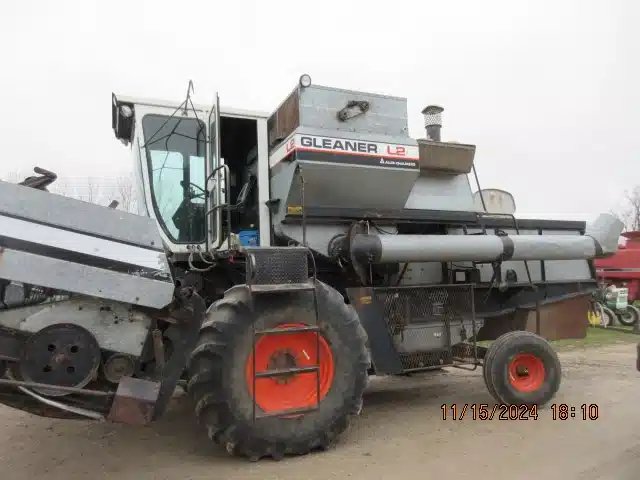 1977 Gleaner L2 Batteuse