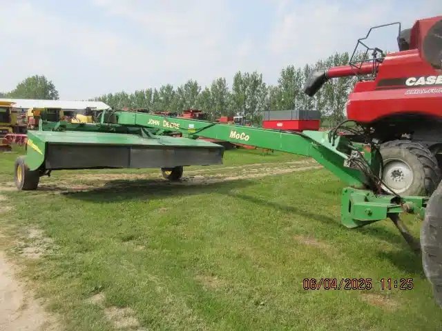 John Deere 956 Faucheuse-conditionneuse à disques