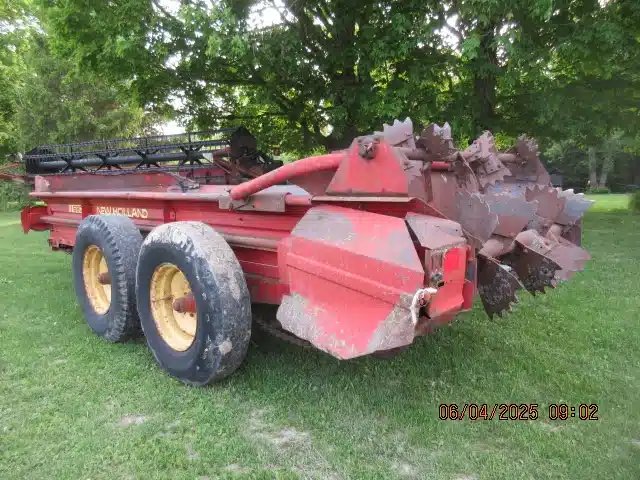 New Holland 680 Épandeur à fumier