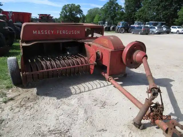 Massey Ferguson 10 presse à balle carrée - petite