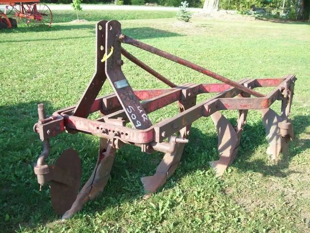 Massey Ferguson 74 Charrue
