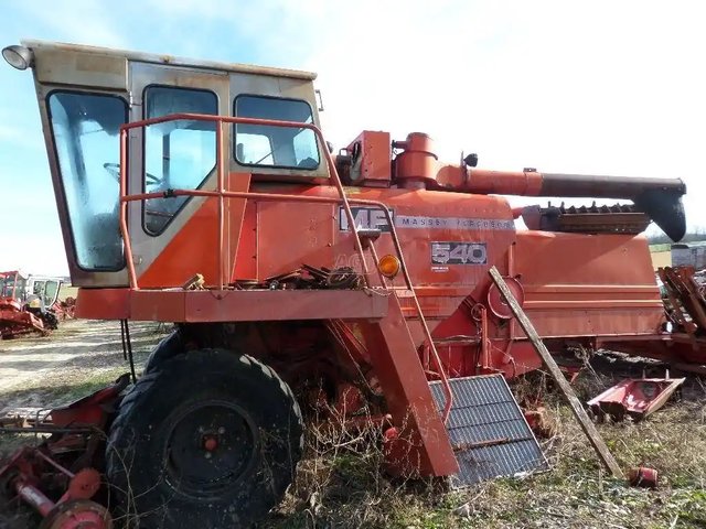 Massey Ferguson 540 Batteuse