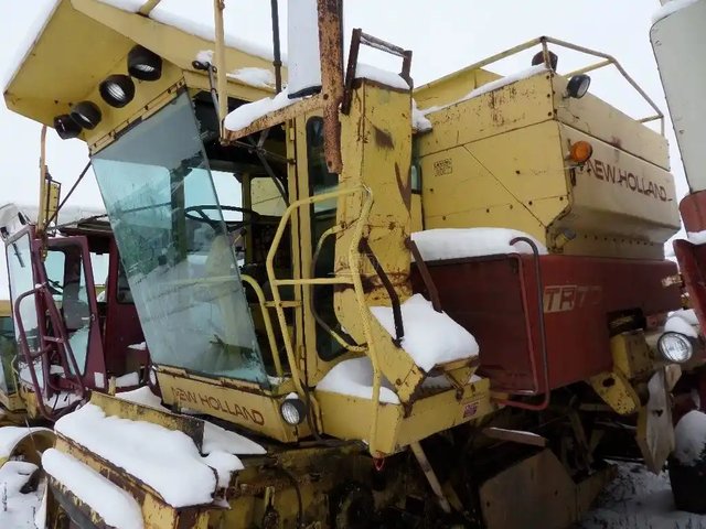 New Holland TR70 Batteuse