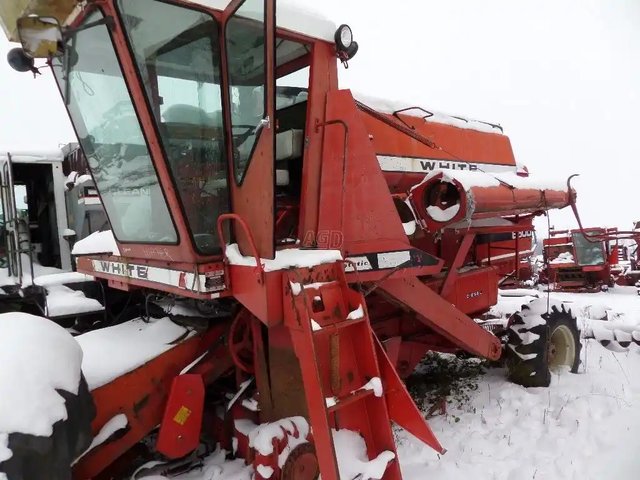 White 8600 Batteuse
