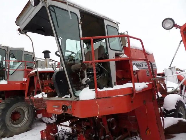 Massey Ferguson 860 Batteuse