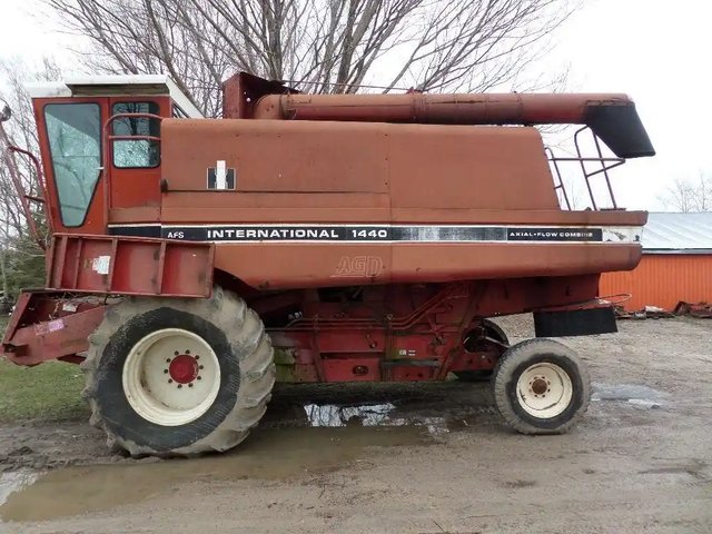 International Harvester 1440 Batteuse