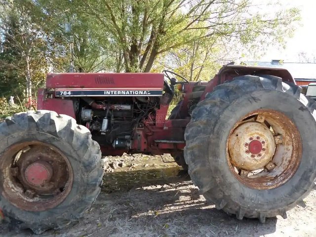 International Harvester 784 Tracteur