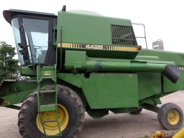 John Deere 4425 Batteuse