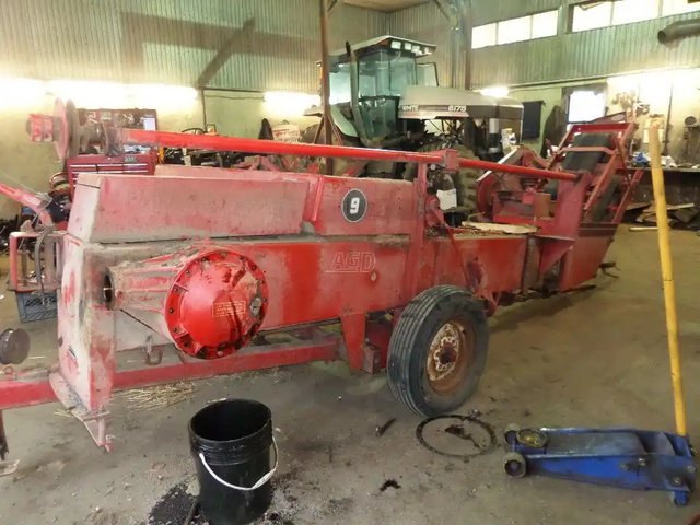 Massey Ferguson 9 presse à balle carrée - petite