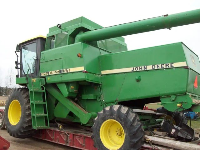 John Deere 8820 Batteuse