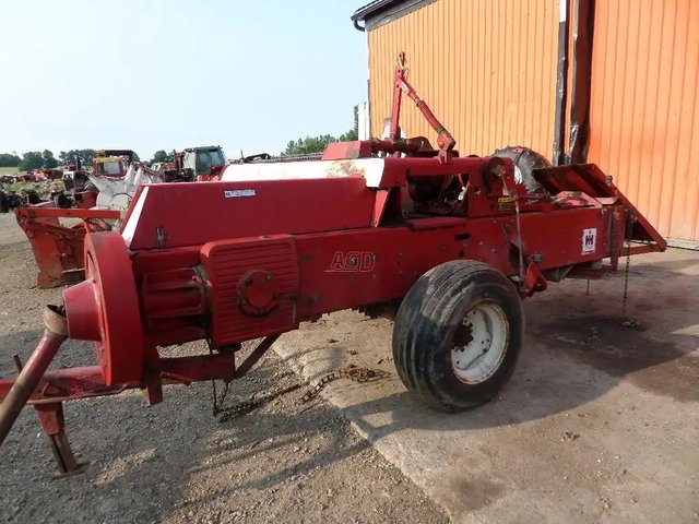 International Harvester 440 presse à balle carrée - petite