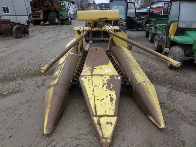 New Holland 822 tête d'abattage-ébranchage
