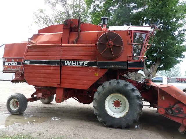 White 8700 Batteuse
