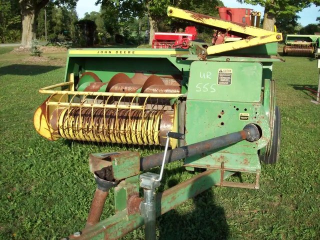 John Deere 336 presse à balle carrée - petite