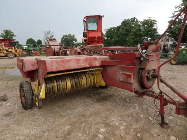 New Holland 273 presse à balle carrée - petite