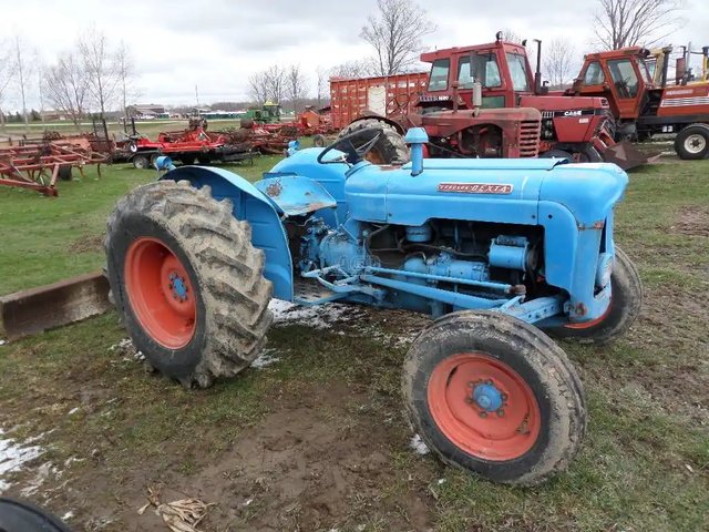 Ford DEXTA Tracteur