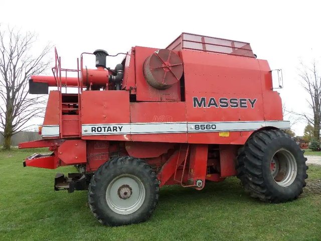 Massey Ferguson 8560 Batteuse