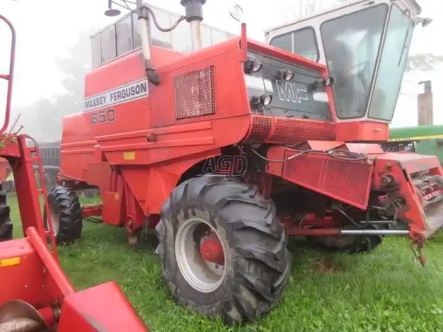 Massey Ferguson 850 Batteuse