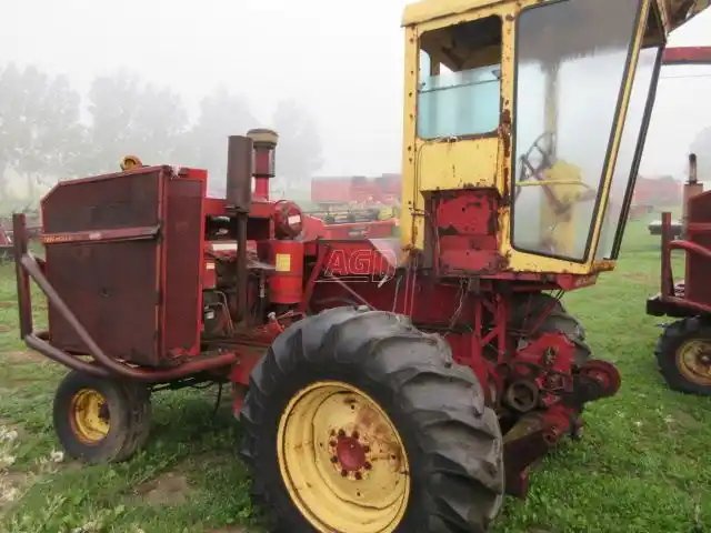 New Holland 1880 Fourragère