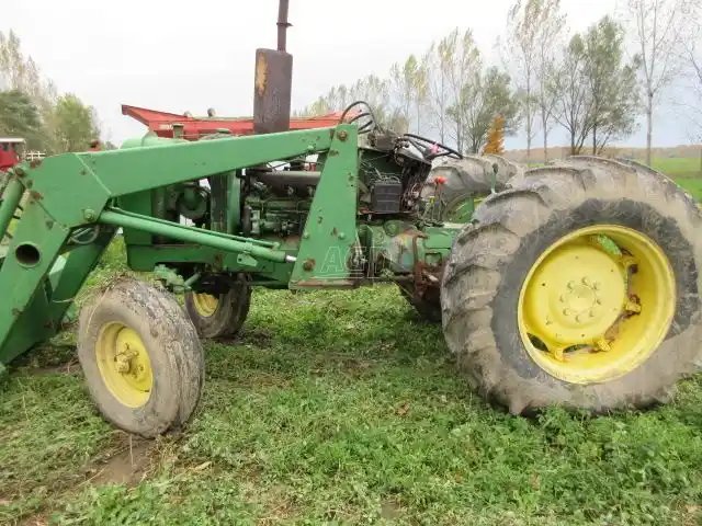 John Deere 1830 Tracteur
