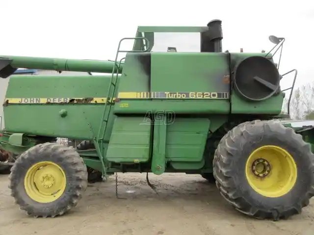 John Deere 6620 Batteuse