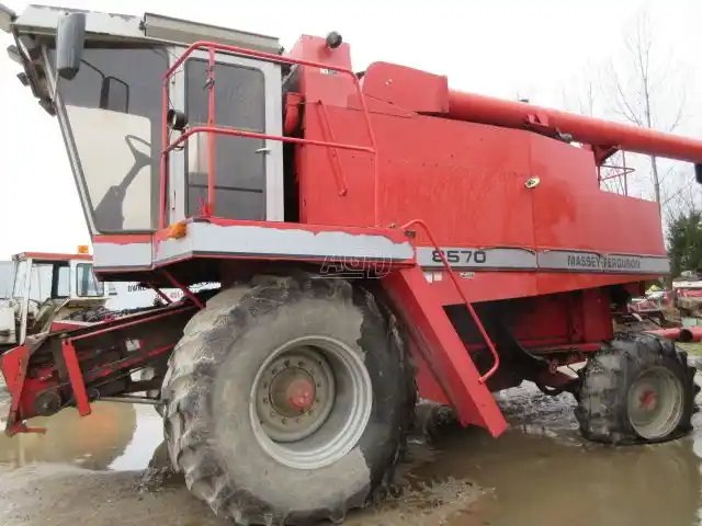 Massey Ferguson 8570 Batteuse
