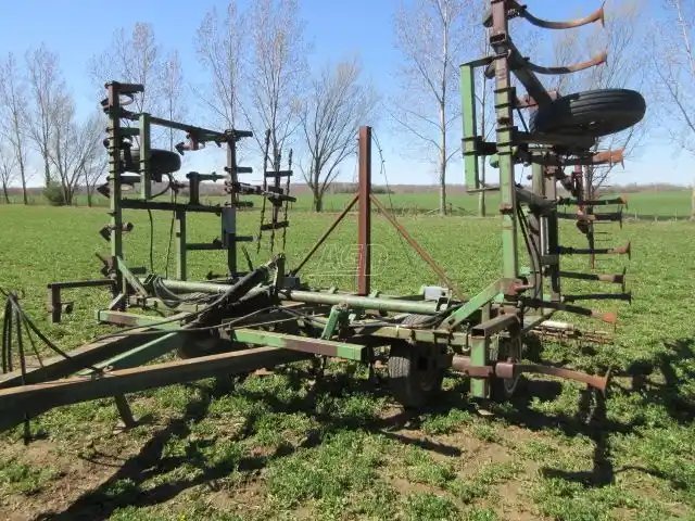 John Deere E1000 Cultivateur