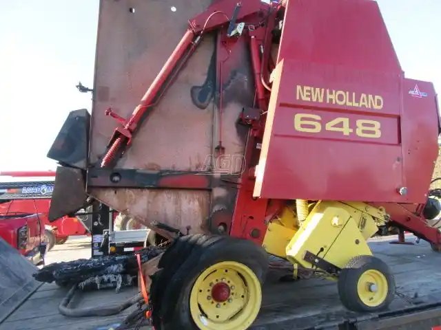 New Holland 648 Presse à Balle Ronde