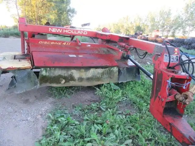 New Holland 411 Faucheuse-conditionneuse à disques