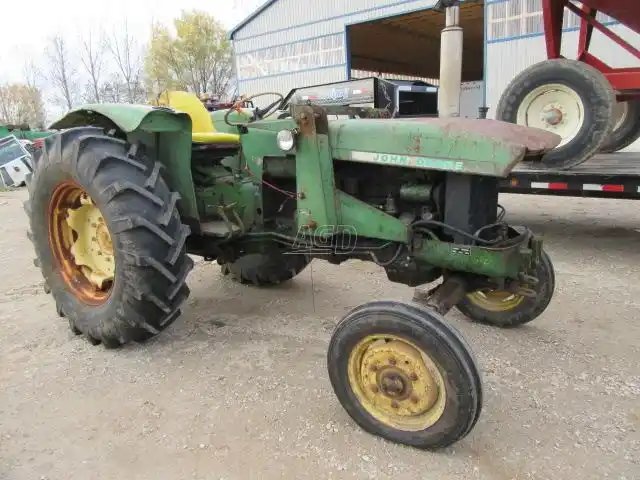 John Deere 710 Tracteur
