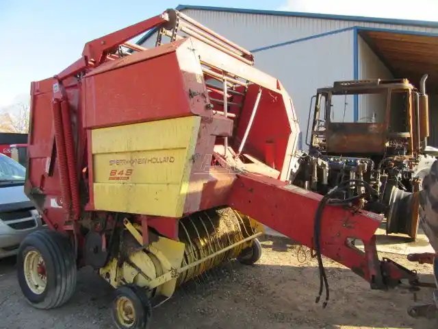New Holland 849 Presse à Balle Ronde
