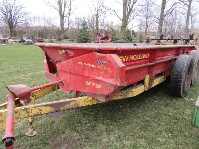 New Holland 679 Épandeur à fumier