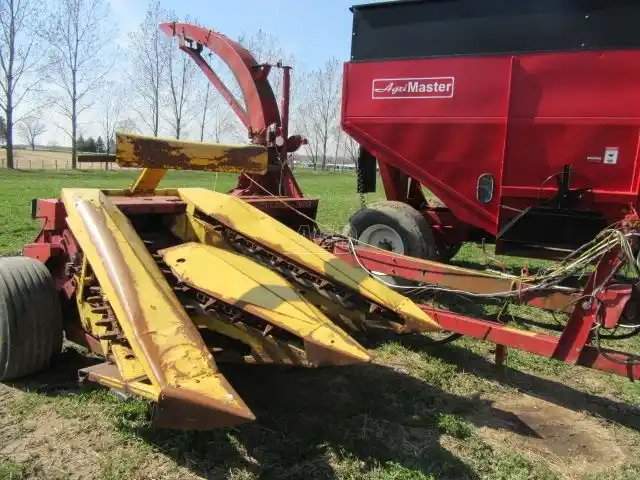 New Holland 890 tête d'abattage-ébranchage