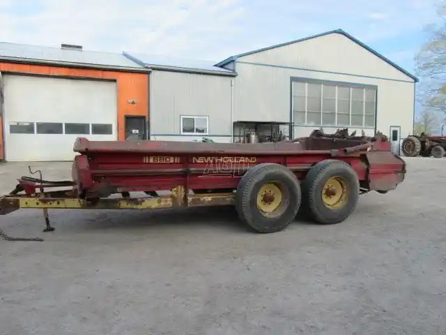 New Holland 680 Épandeur à fumier