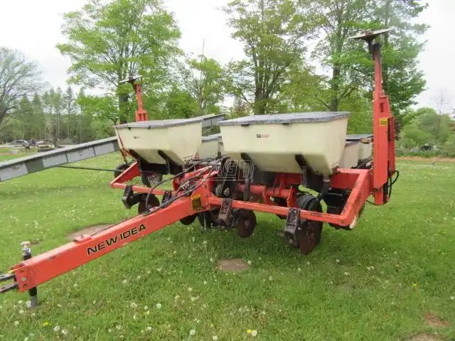 New Idea 900 Planteur