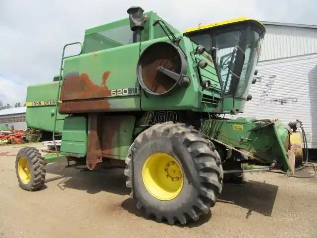 John Deere 6620 Batteuse