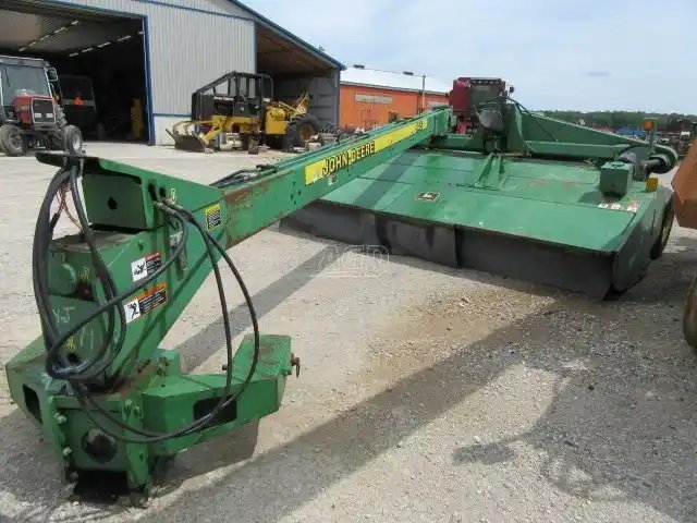 John Deere 945 Faucheuse-conditionneuse à disques