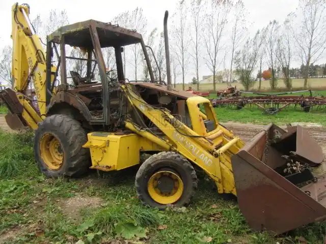New Holland LB75B Rétrocaveuse