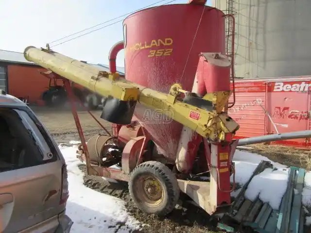 New Holland 352 Moulange