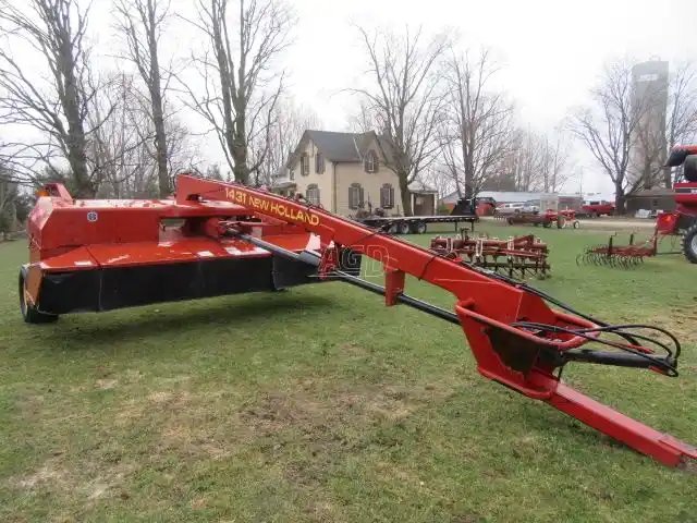 New Holland 1431 Faucheuse-conditionneuse à disques