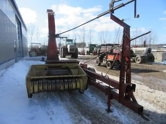 New Holland 717 Fourragère