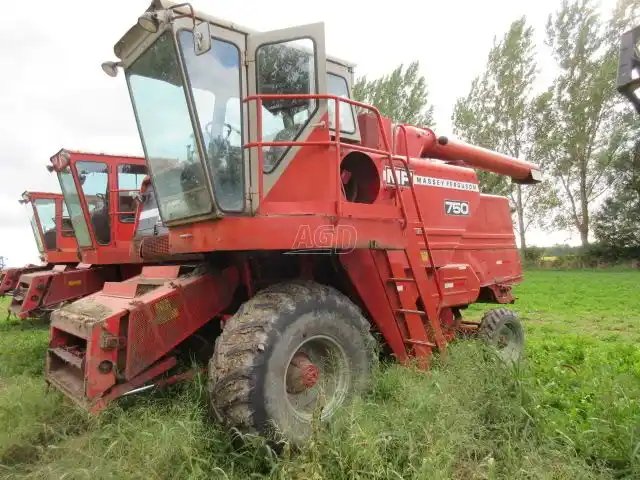 1980 Massey Ferguson 750 Batteuse